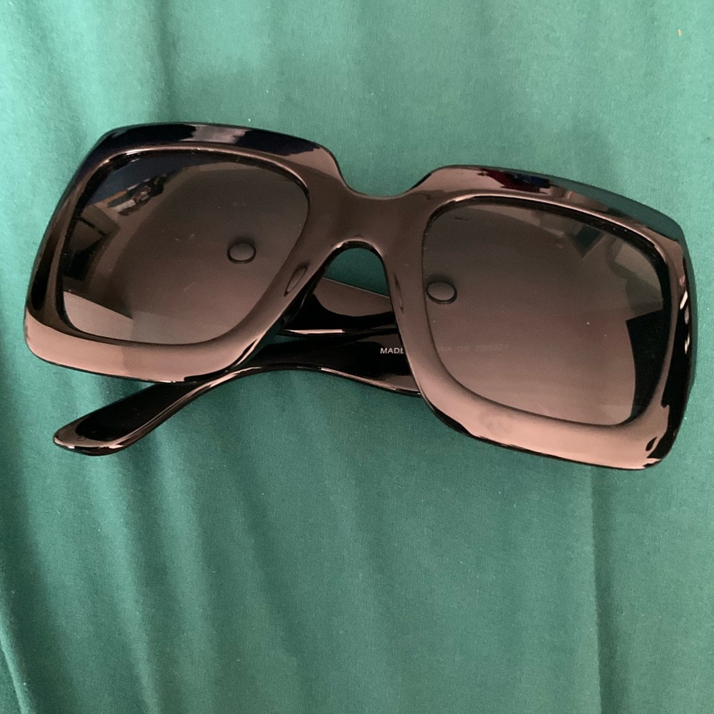Fashion Nova Glossy Black Square Sunglasses